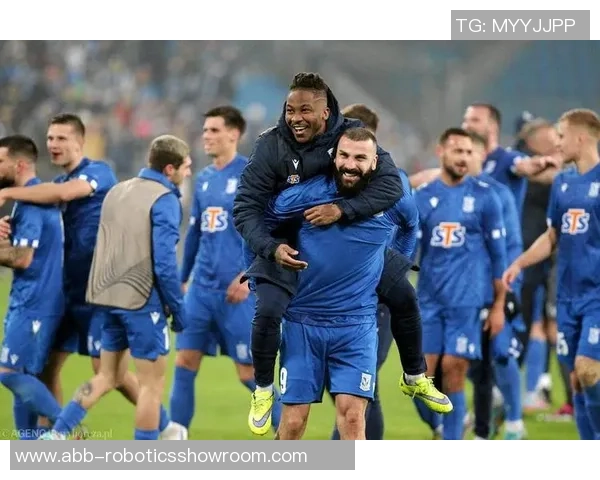 欧青赛激战波兰对决瑞典年轻球员展现足球魅力与激情